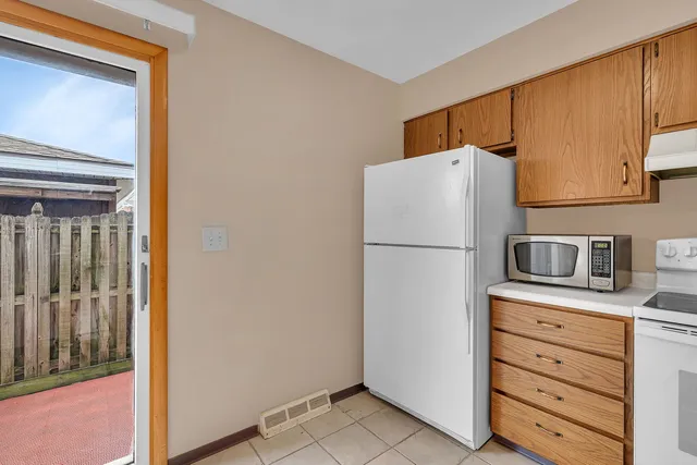 $219,900 | 613 East 3rd Street, Unit 4, Lockport, IL 60441