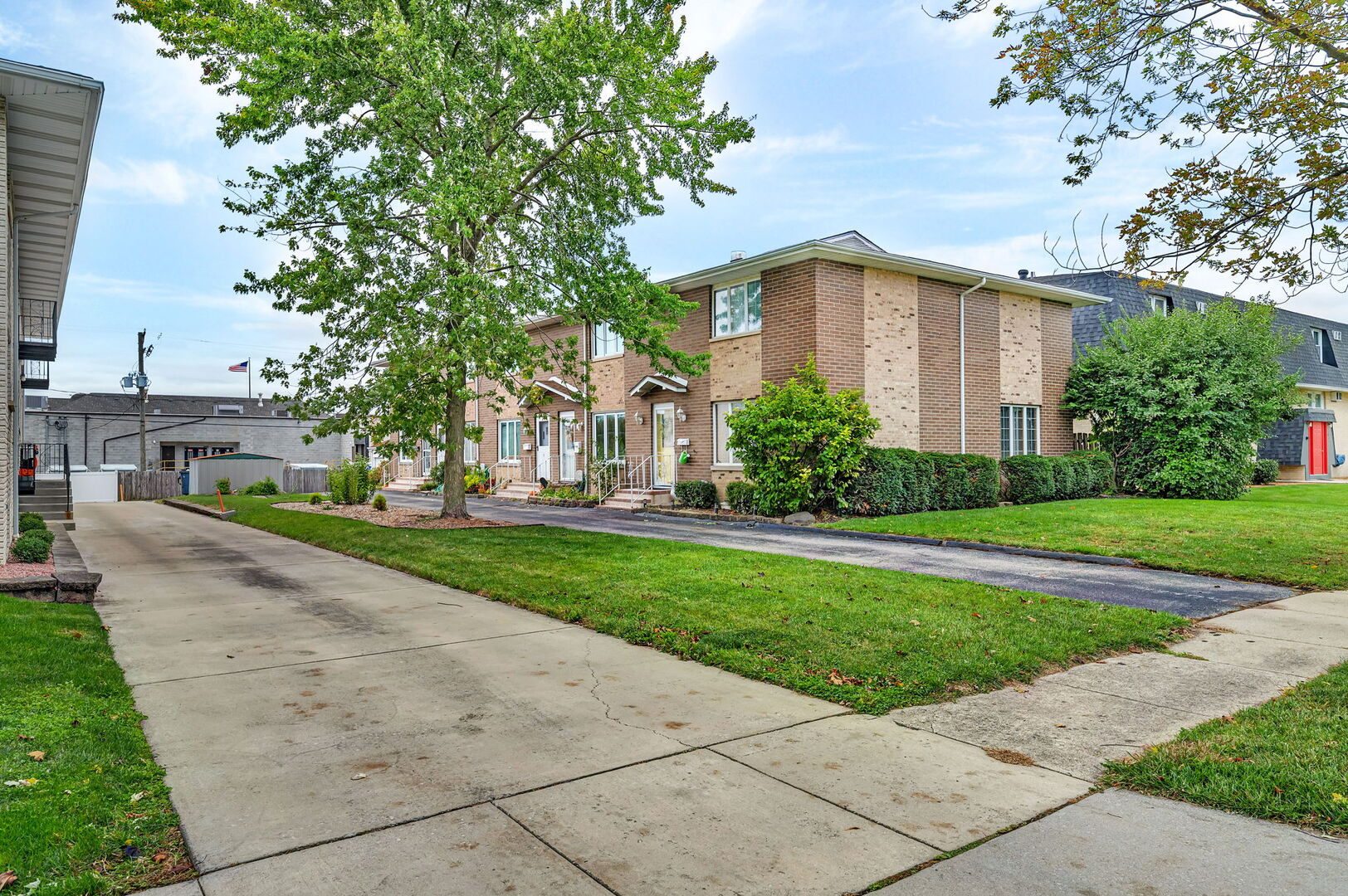 613 East 3rd Street, Unit 4 Lockport, IL 60441 - Photo 15 of 25 a front view of house with yard and green space