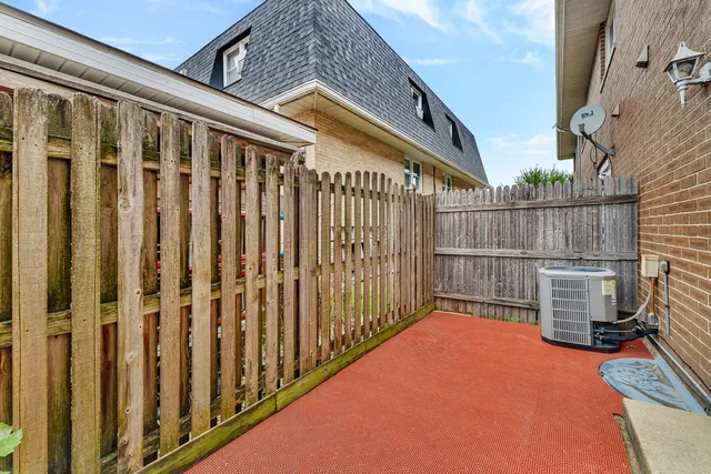 $219,900 | 613 East 3rd Street, Unit 4, Lockport, IL 60441