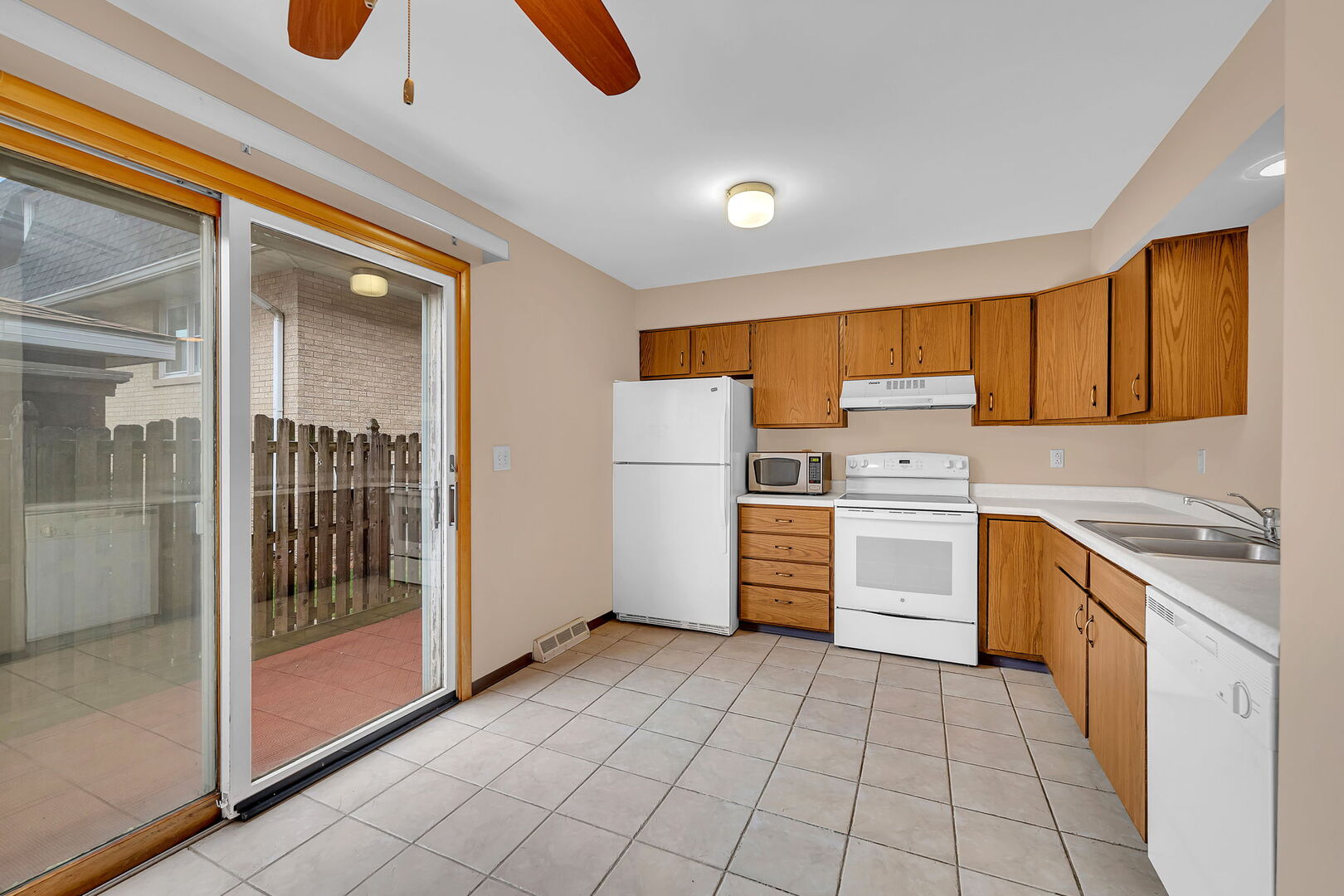 613 East 3rd Street, Unit 4 Lockport, IL 60441 - Photo 21 of 25 a kitchen with a refrigerator and cabinets