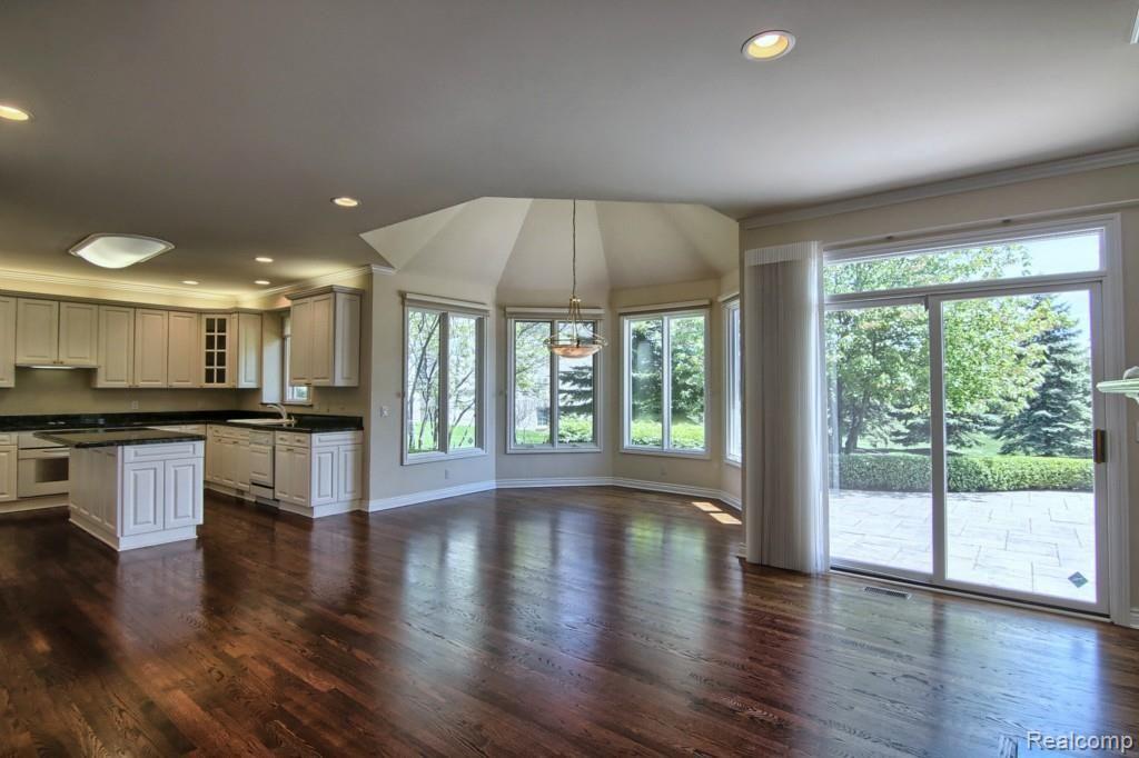 2695 Shorebrook Court Rochester, MI 48306 - Photo 9 of 31 Breakfast_Nook_2nd_View.jpg