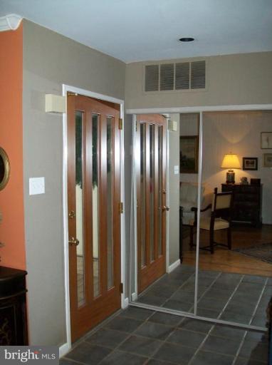 1569 Inlet Court Reston, VA 20190 - Photo 19 of 25 Entrance / Foyer
