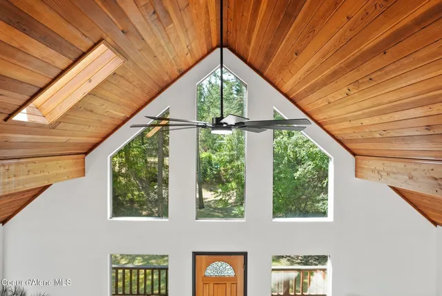 $750,000 | 18400 West Holliday Way, Hauser, ID 83854