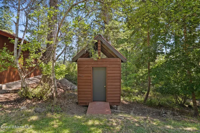 $750,000 | 18400 West Holliday Way, Hauser, ID 83854