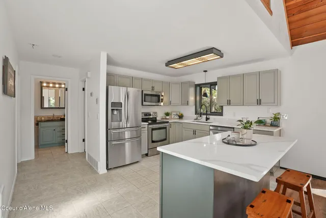 $750,000 | 18400 West Holliday Way, Hauser, ID 83854