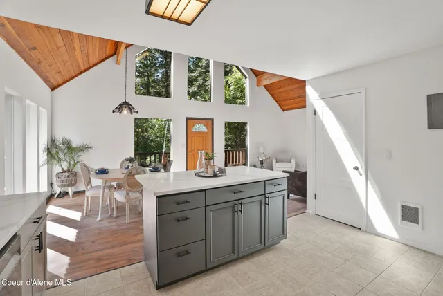 $750,000 | 18400 West Holliday Way, Hauser, ID 83854