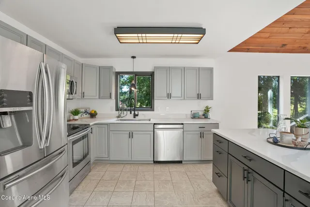 $750,000 | 18400 West Holliday Way, Hauser, ID 83854