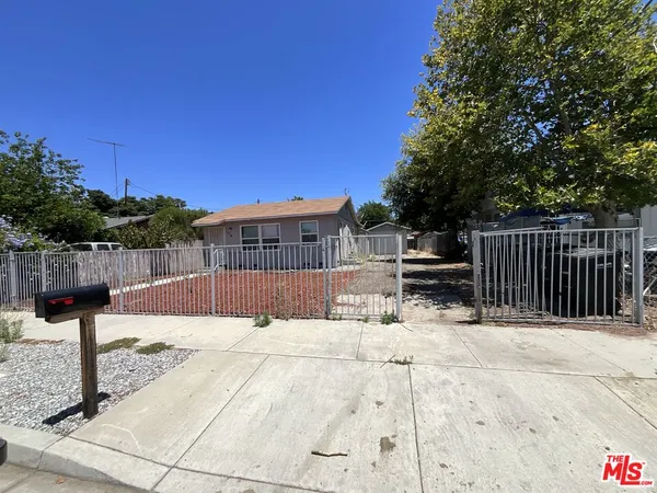 $1,495 | 214 South Ramona Street, Hemet, CA 92543