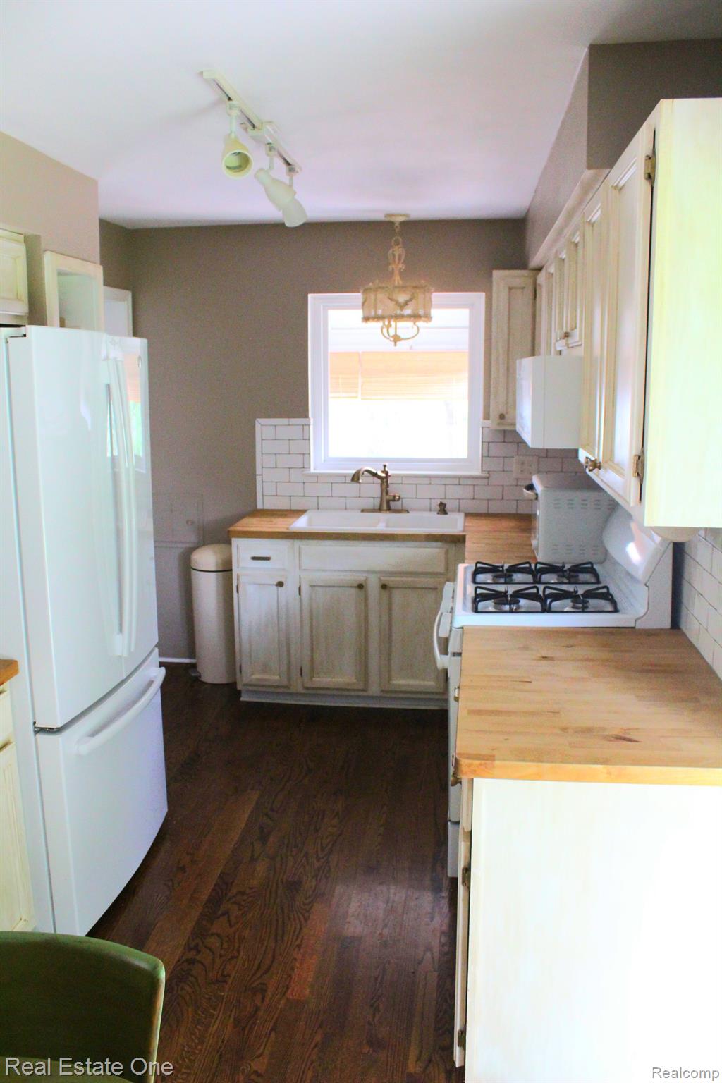 425 Hill Street Rochester, MI 48307 - Photo 9 of 21 Gallery Image 9