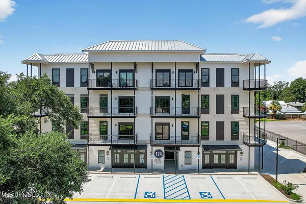 $469,000 | 124 Court Street, Unit 304, Bay St. Louis, MS 39520
