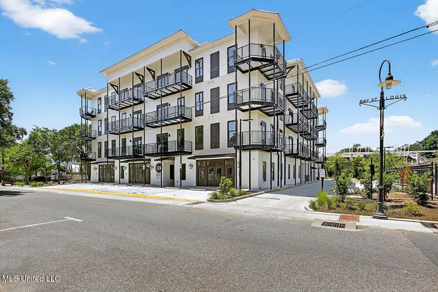 $539,000 | 124 Court Street, Unit 304, Bay St. Louis, MS 39520