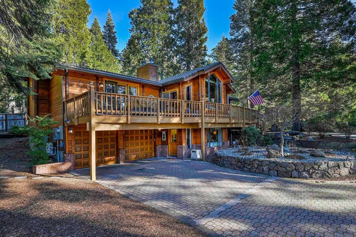 4400 North Old Stage Road Mount Shasta, CA 96067 - Photo 3 of 39 Gallery Image 3