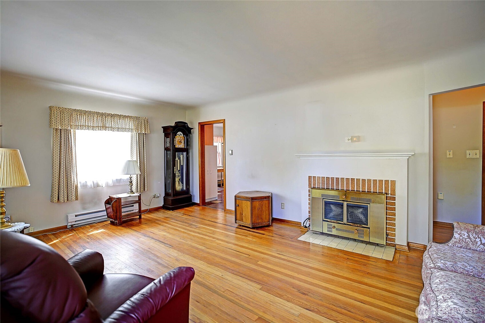 414 Morgan Road Everett, WA 98203 - Photo 3 of 26 a living room with furniture and a fireplace