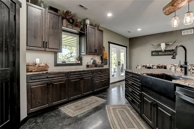 $1,150,000 | 1982 Indiana Road, Ottawa, KS 66067