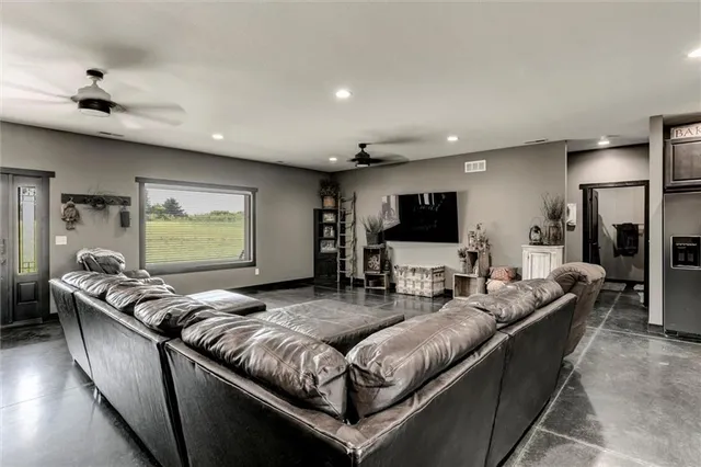 $1,150,000 | 1982 Indiana Road, Ottawa, KS 66067