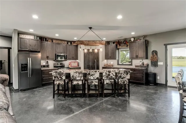 $1,150,000 | 1982 Indiana Road, Ottawa, KS 66067