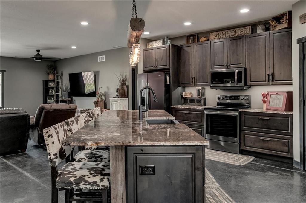 1982 Indiana Road Ottawa, KS 66067 - Photo 10 of 70