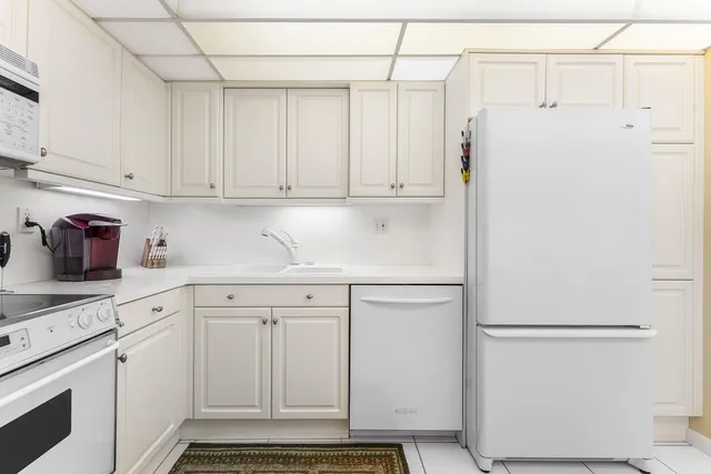 $359,000 | 3125 Northeast 48th Court, Unit 220, Lighthouse Point, FL 33064