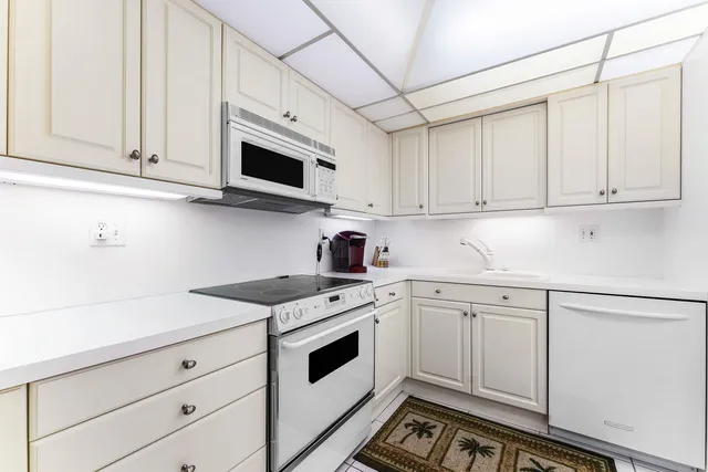 $359,000 | 3125 Northeast 48th Court, Unit 220, Lighthouse Point, FL 33064