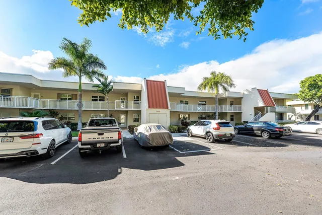 $359,000 | 3125 Northeast 48th Court, Unit 220, Lighthouse Point, FL 33064