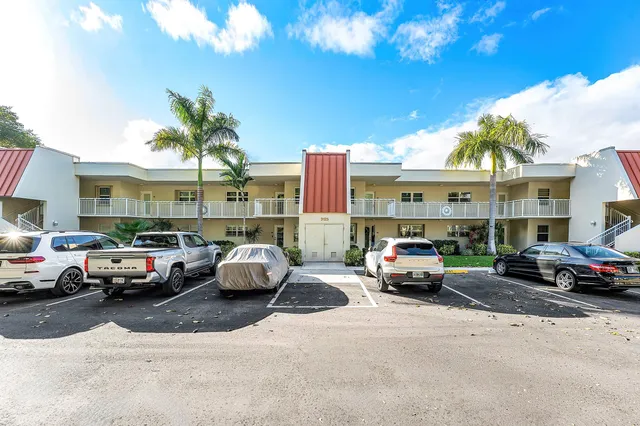 $359,000 | 3125 Northeast 48th Court, Unit 220, Lighthouse Point, FL 33064