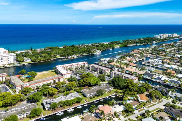 $359,000 | 3125 Northeast 48th Court, Unit 220, Lighthouse Point, FL 33064