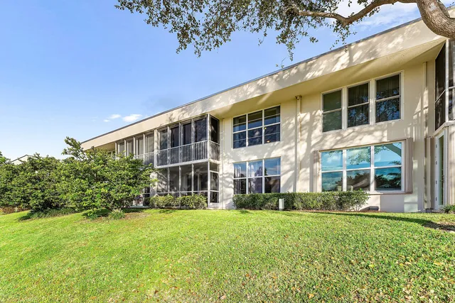 $359,000 | 3125 Northeast 48th Court, Unit 220, Lighthouse Point, FL 33064