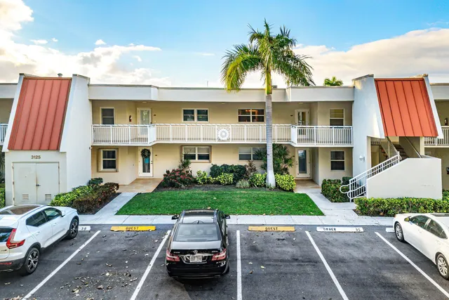 $359,000 | 3125 Northeast 48th Court, Unit 220, Lighthouse Point, FL 33064