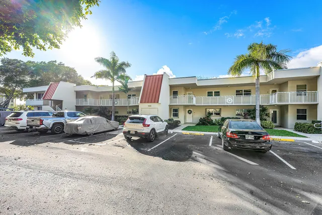 $359,000 | 3125 Northeast 48th Court, Unit 220, Lighthouse Point, FL 33064