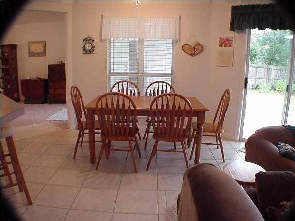 4462 Kingslynn Road Niceville, FL 32578 - Photo 10 of 15 a dining room with furniture and window