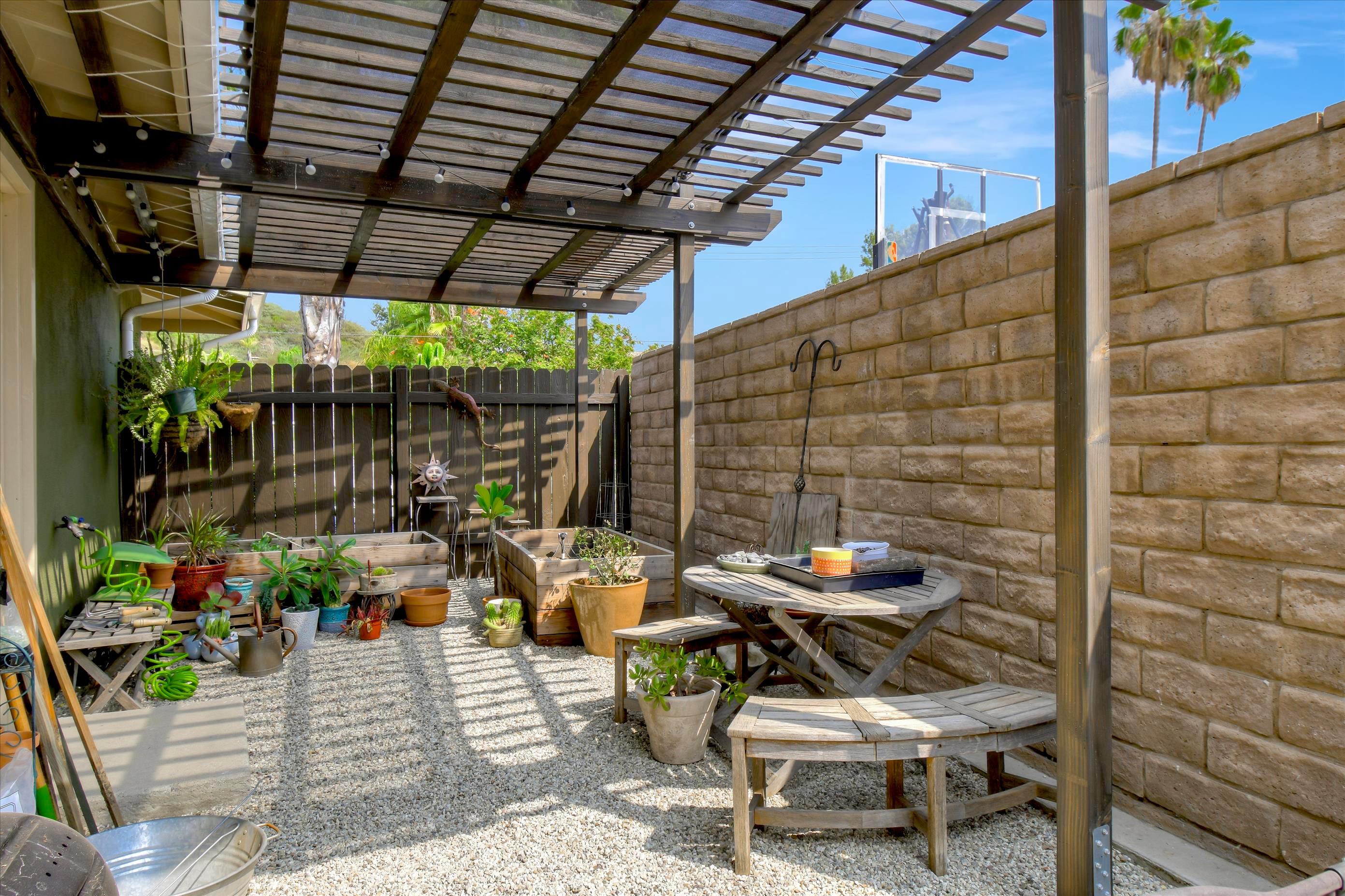 26078 Adamor Road Calabasas, CA 91302 - Photo 12 of 43 Sideyard