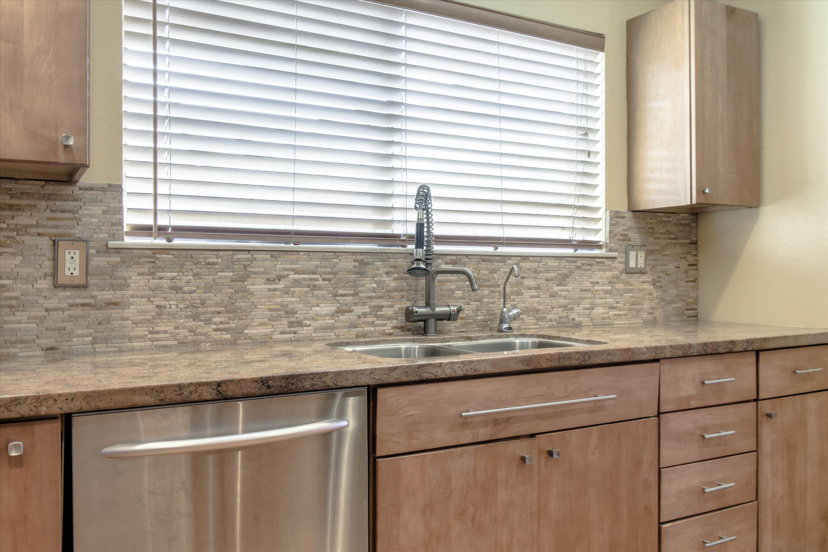 26078 Adamor Road Calabasas, CA 91302 - Photo 14 of 43 Kitchen1
