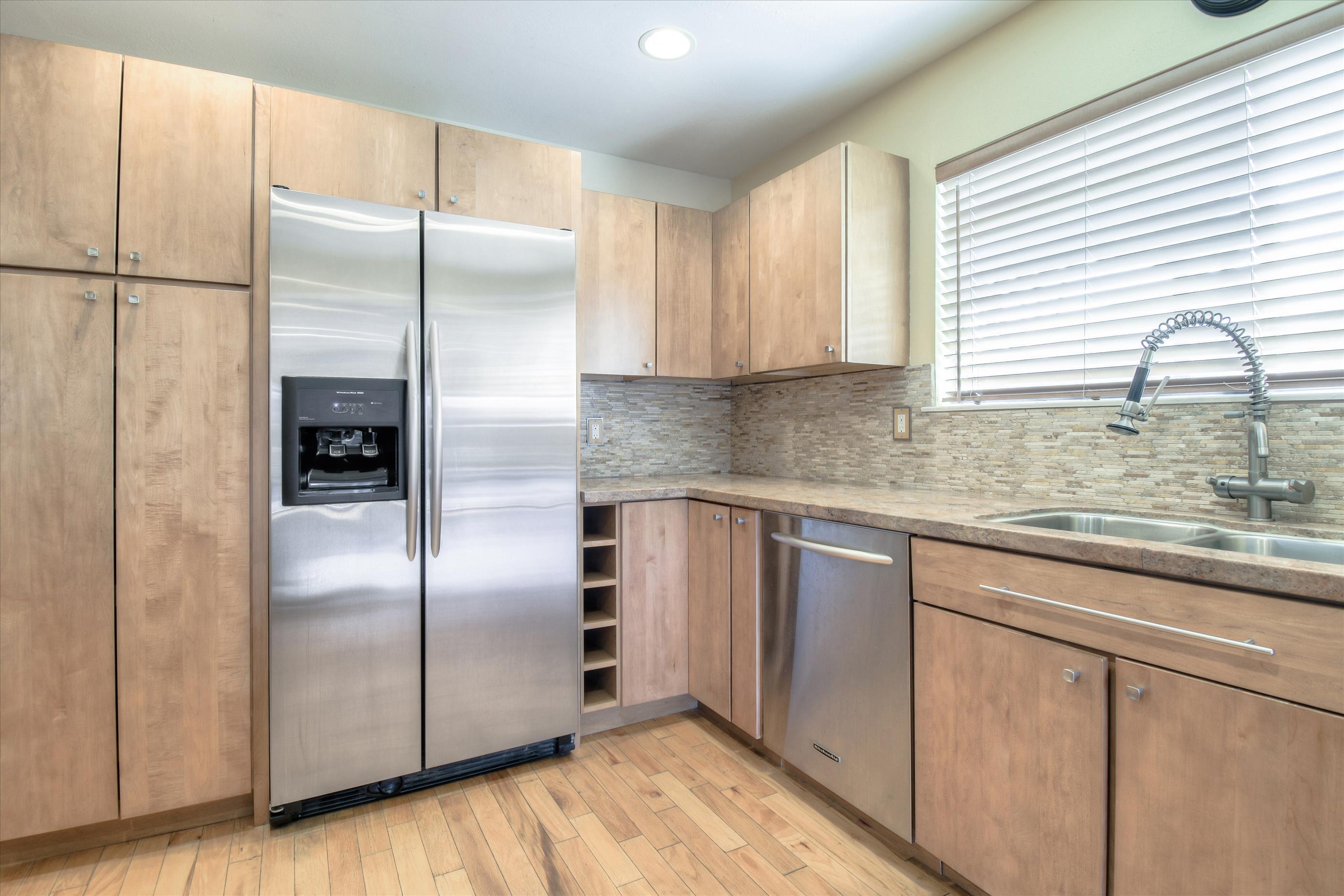 26078 Adamor Road Calabasas, CA 91302 - Photo 18 of 43 Kitchen5