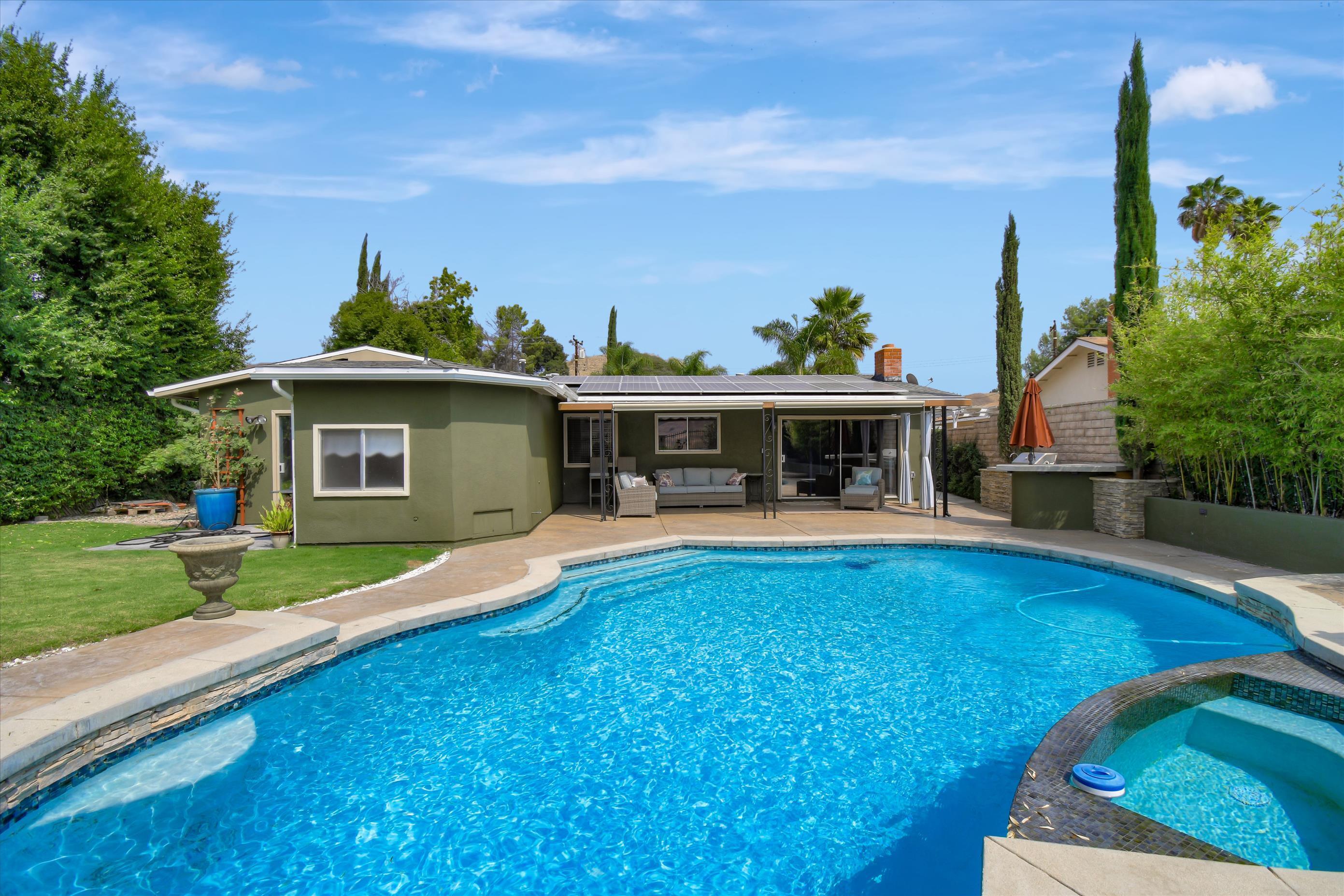 26078 Adamor Road Calabasas, CA 91302 - Photo 3 of 43 Backyard3
