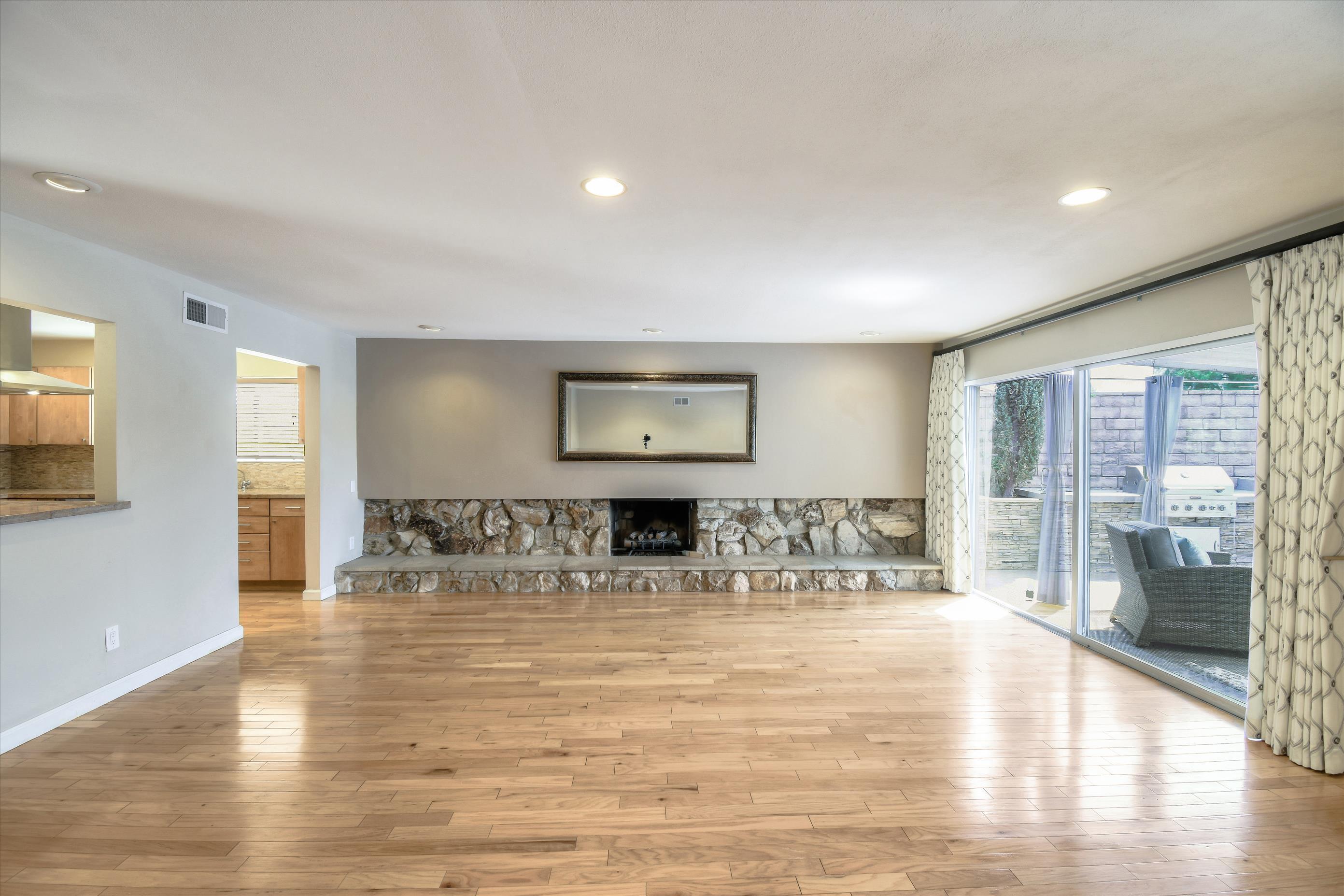 26078 Adamor Road Calabasas, CA 91302 - Photo 22 of 43 LivingRoom3
