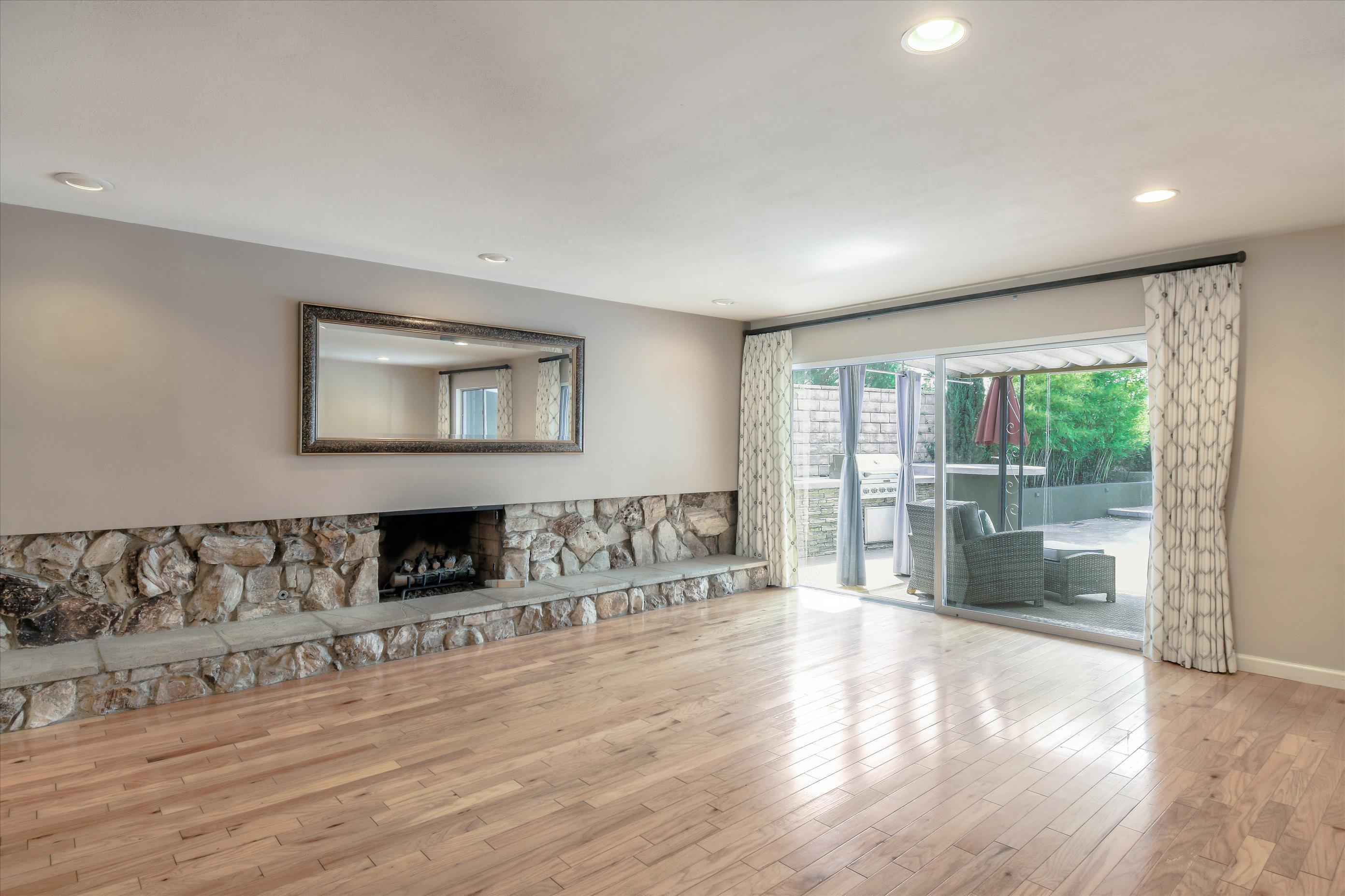 26078 Adamor Road Calabasas, CA 91302 - Photo 24 of 43 LivingRoom5