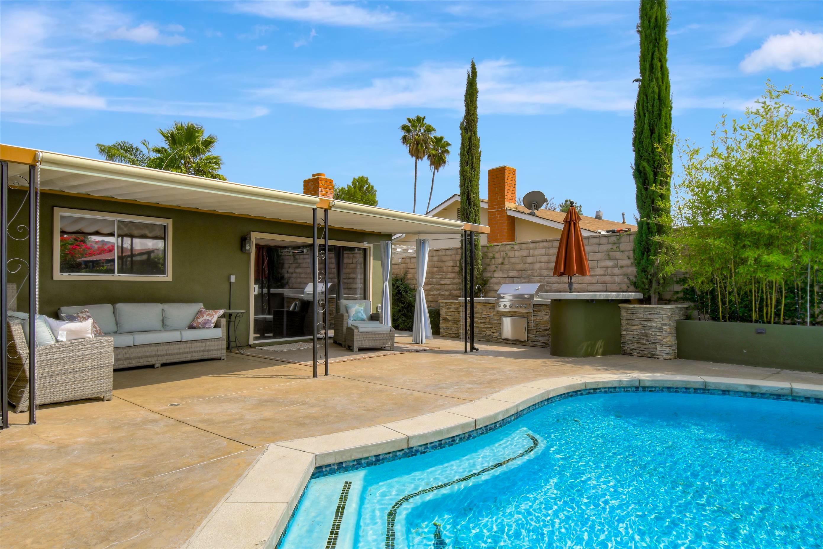 26078 Adamor Road Calabasas, CA 91302 - Photo 4 of 43 Backyard4