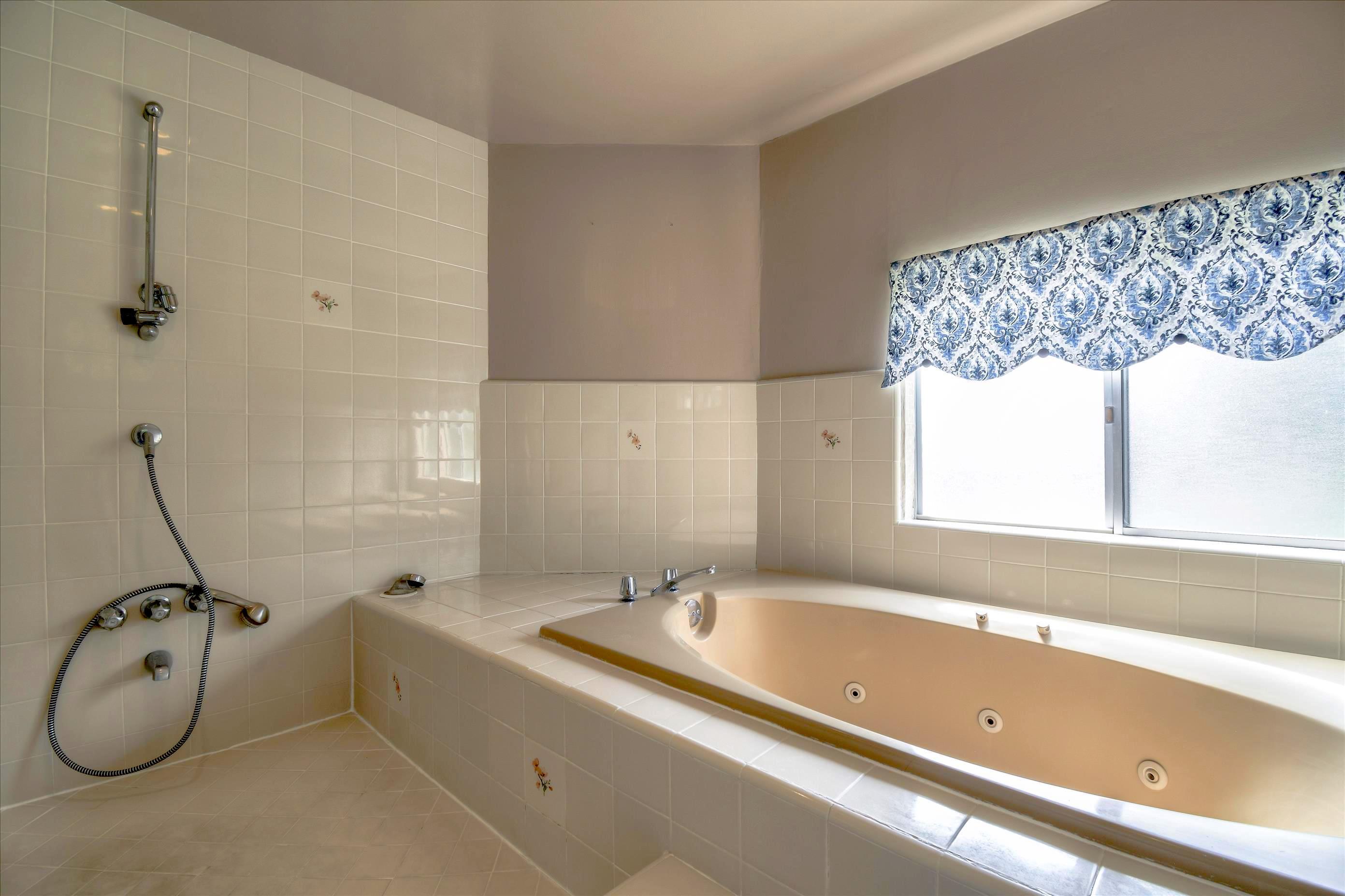 26078 Adamor Road Calabasas, CA 91302 - Photo 31 of 43 Bathroom3b