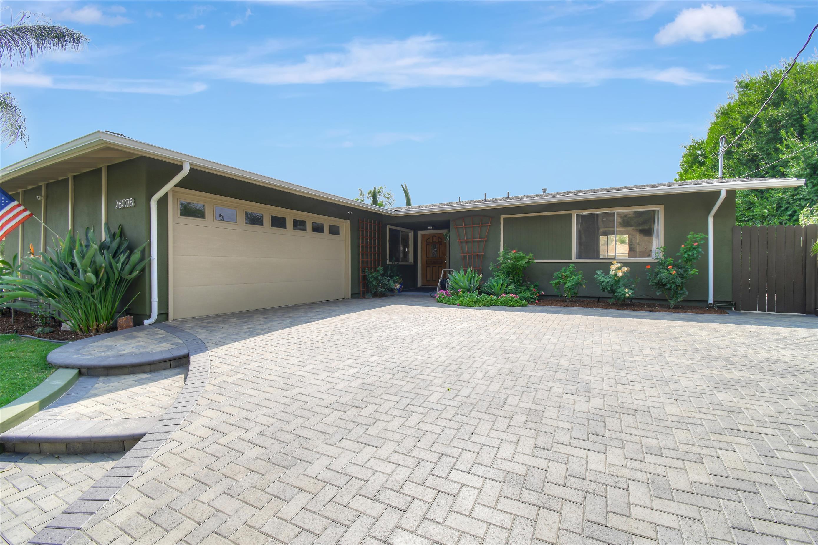 26078 Adamor Road Calabasas, CA 91302 - Photo 9 of 43 Driveway