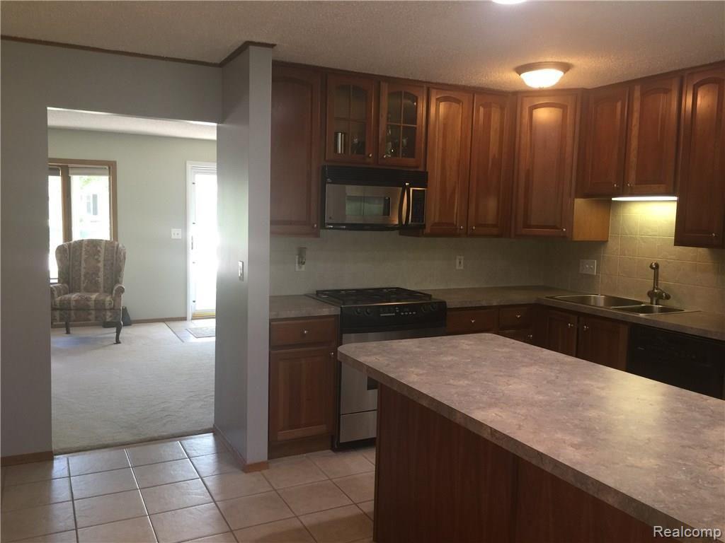 40756 Village Wood Road Novi, MI 48375 - Photo 12 of 46 IMG_0991.JPG