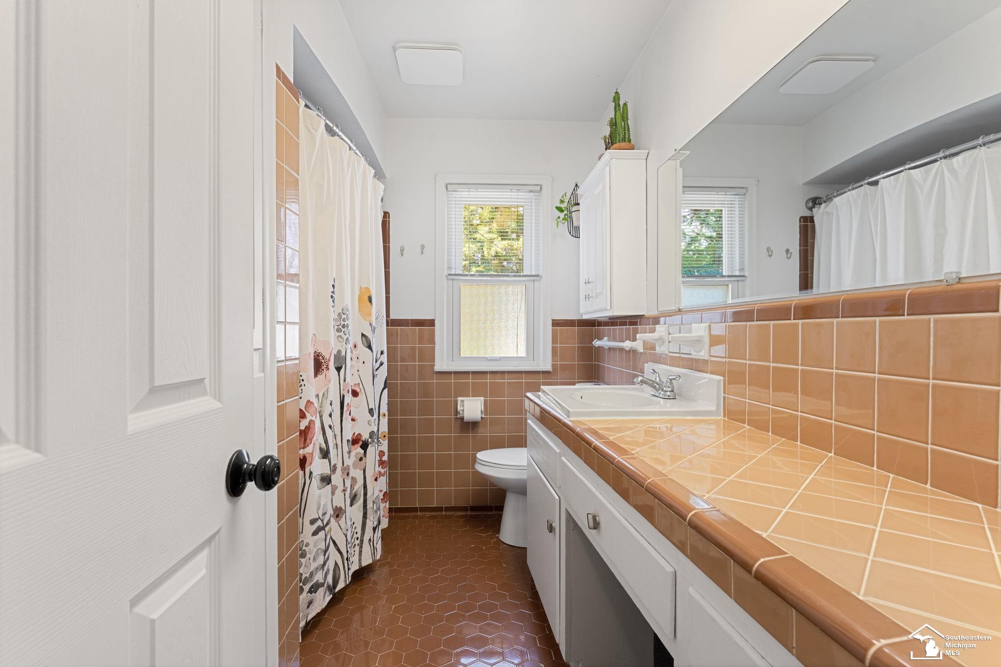 8654 Allen Road Allen Park, MI 48101 - Photo 13 of 28 50105387-12.JPG