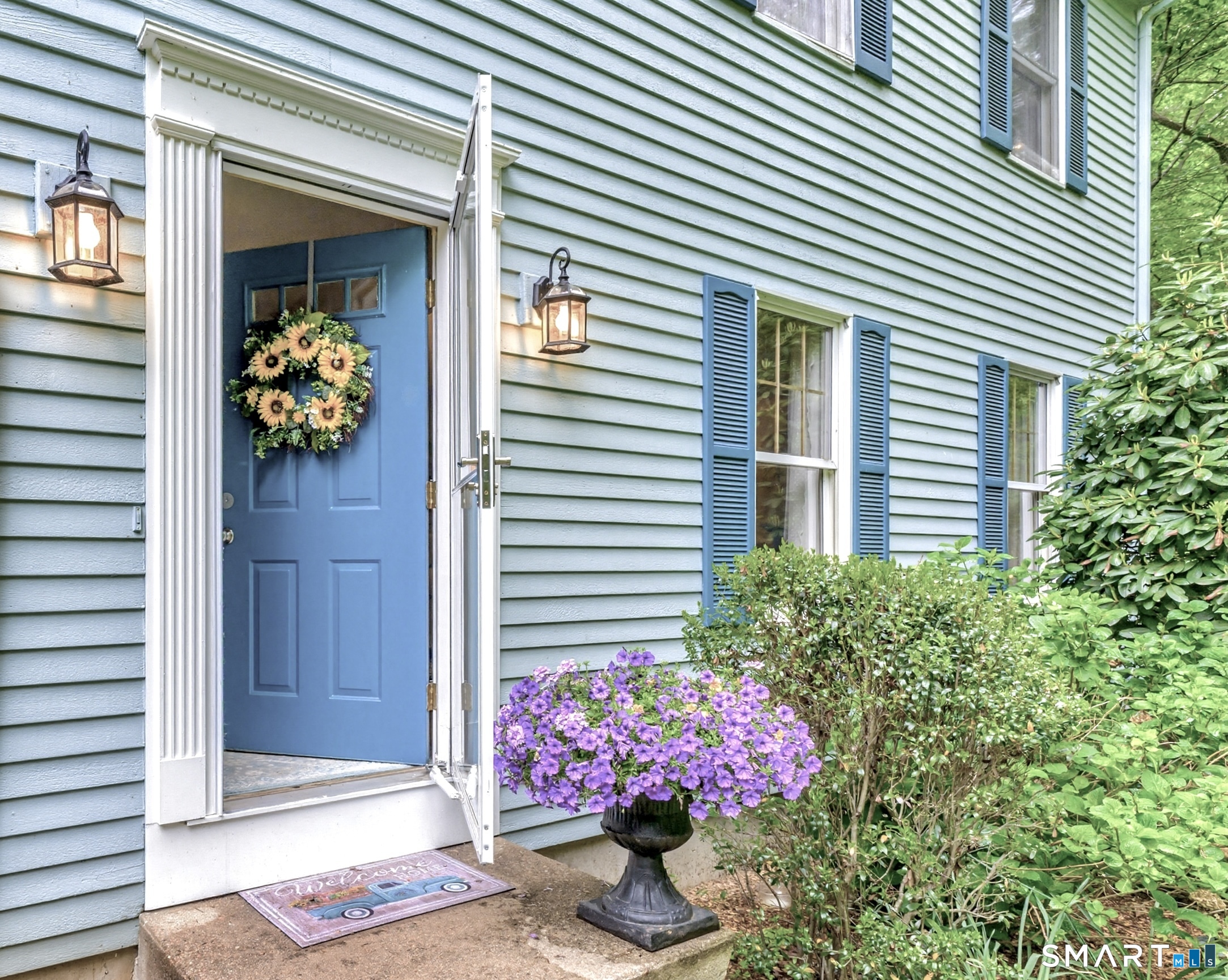 73 Long Hill Road Deep River, CT 06417 - Photo 4 of 39 A Warm And Welcoming Entrance