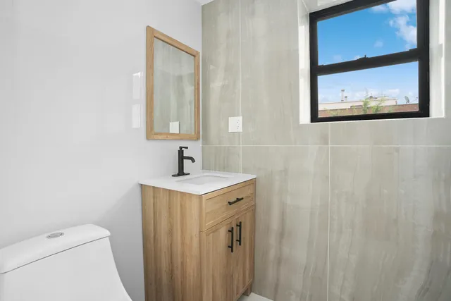 a picture of a brick building