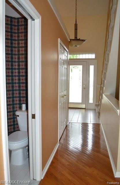14 Eagle Ridge Road Lake Orion, MI 48360 - Photo 7 of 21 Hall &1/2 bath