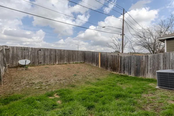 $1,950 | 2630 Gwendolyn Lane, Unit A, Austin, TX 78748