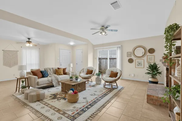 $1,950 | 2630 Gwendolyn Lane, Unit A, Austin, TX 78748