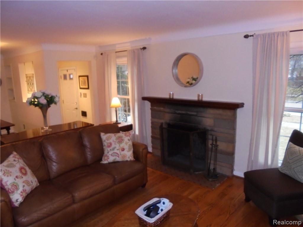 1854 Newcastle Road Grosse Pointe, MI 48236 - Photo 8 of 27