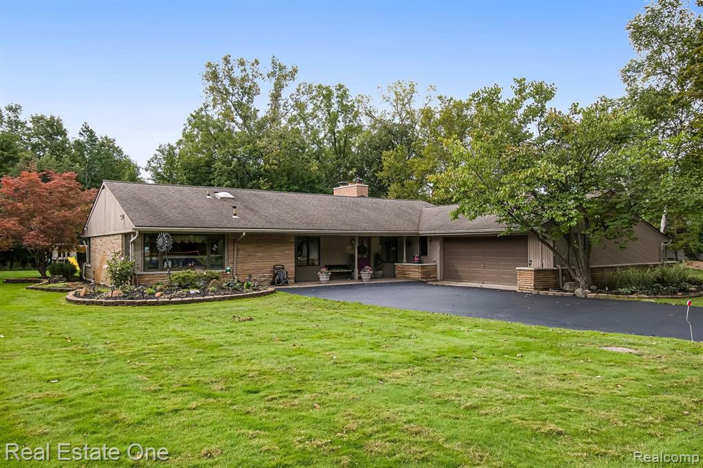 33821 Argonne Road Farmington Hills, MI 48335 - Photo 2 of 39