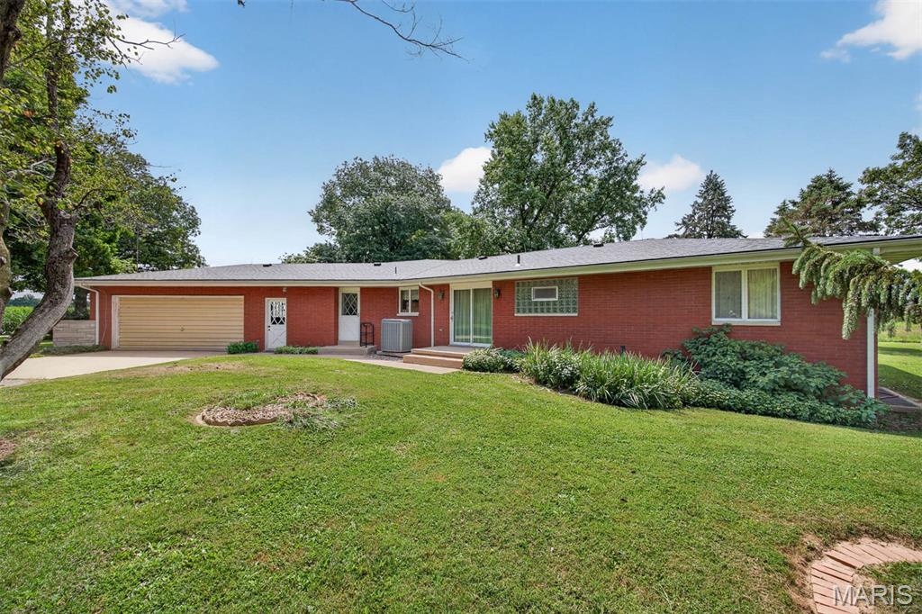 11405 Lake Road Highland, IL 62249 - Photo 37 of 53
