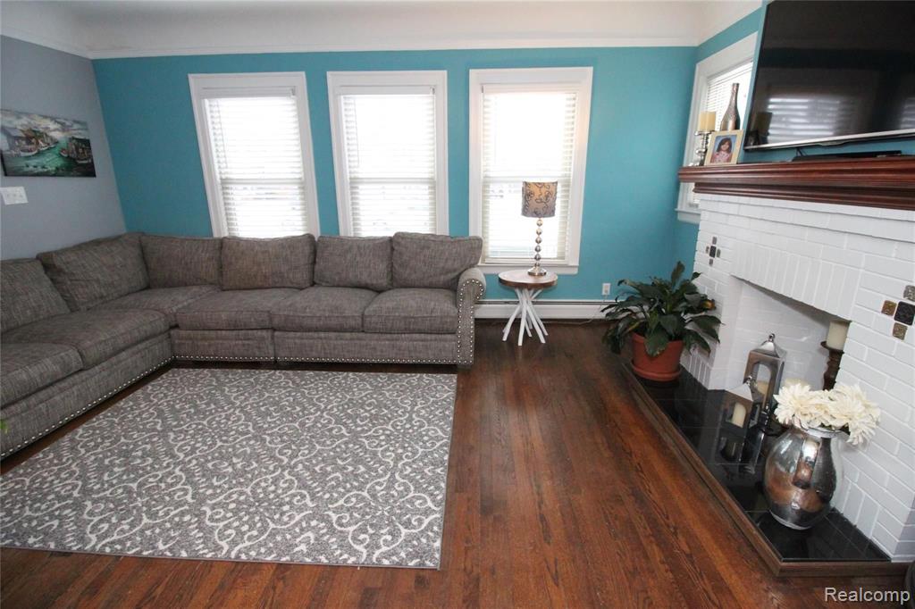 1376 Bedford Road Grosse Pointe Park, MI 48230 - Photo 9 of 49